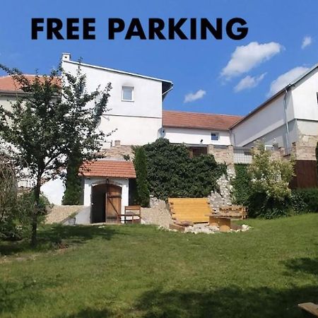 Guesthouse Slavia - apartmány s vinným sklípkem Mikulov Exterior foto