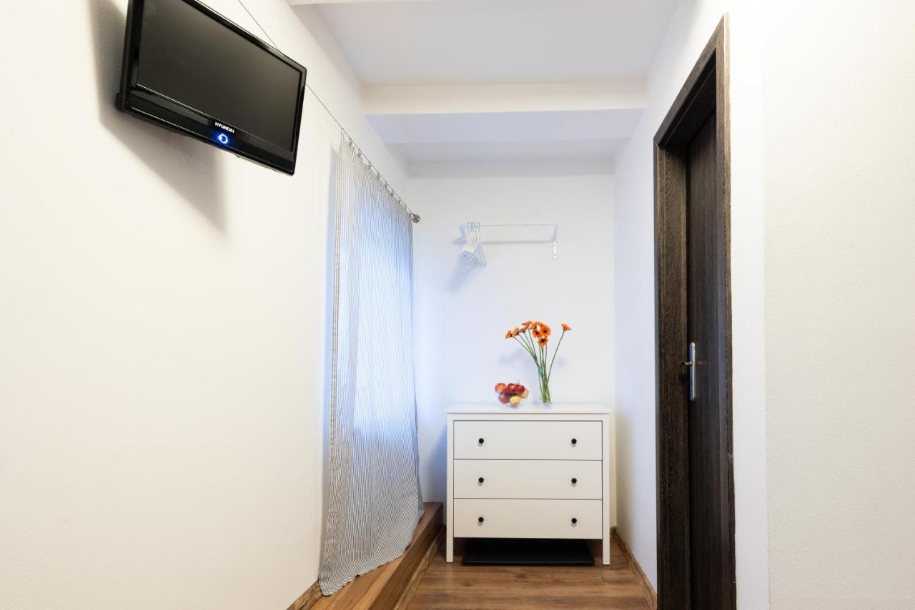 Guesthouse Slavia - apartmány s vinným sklípkem Mikulov Exterior foto