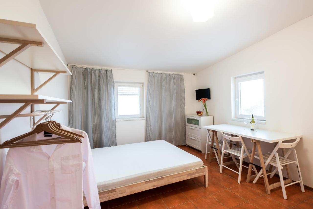 Guesthouse Slavia - apartmány s vinným sklípkem Mikulov Exterior foto