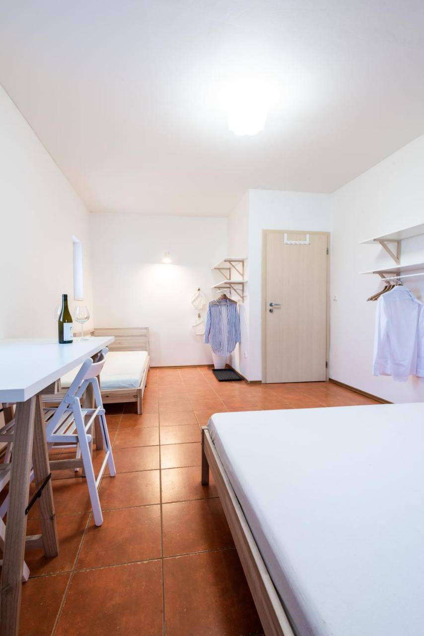 Guesthouse Slavia - apartmány s vinným sklípkem Mikulov Exterior foto