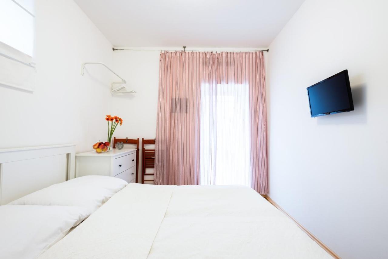 Guesthouse Slavia - apartmány s vinným sklípkem Mikulov Exterior foto