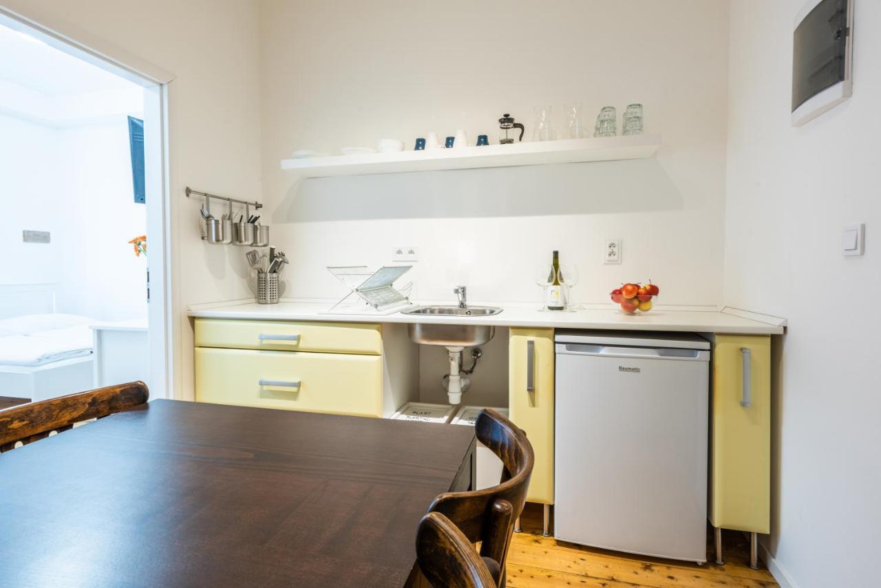 Guesthouse Slavia - apartmány s vinným sklípkem Mikulov Exterior foto